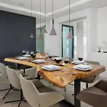 Vila Karat *