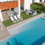 Karat Vila *